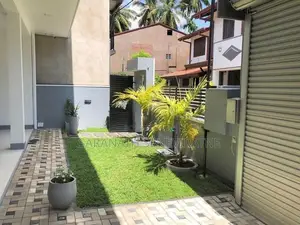 Stunning 7 perch modern living house for sale in Horana