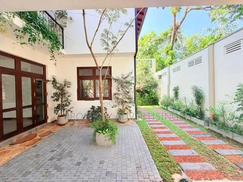 Battaramulla Luxurious Brand New House for Sale In Lake Road
