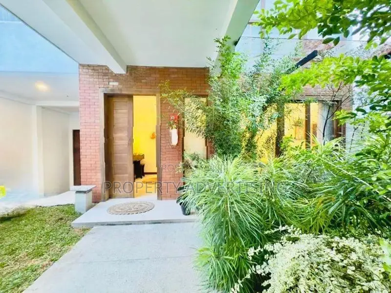 Thalawathugoda 3 BR Luxurious House For Sale in Kalalgoda