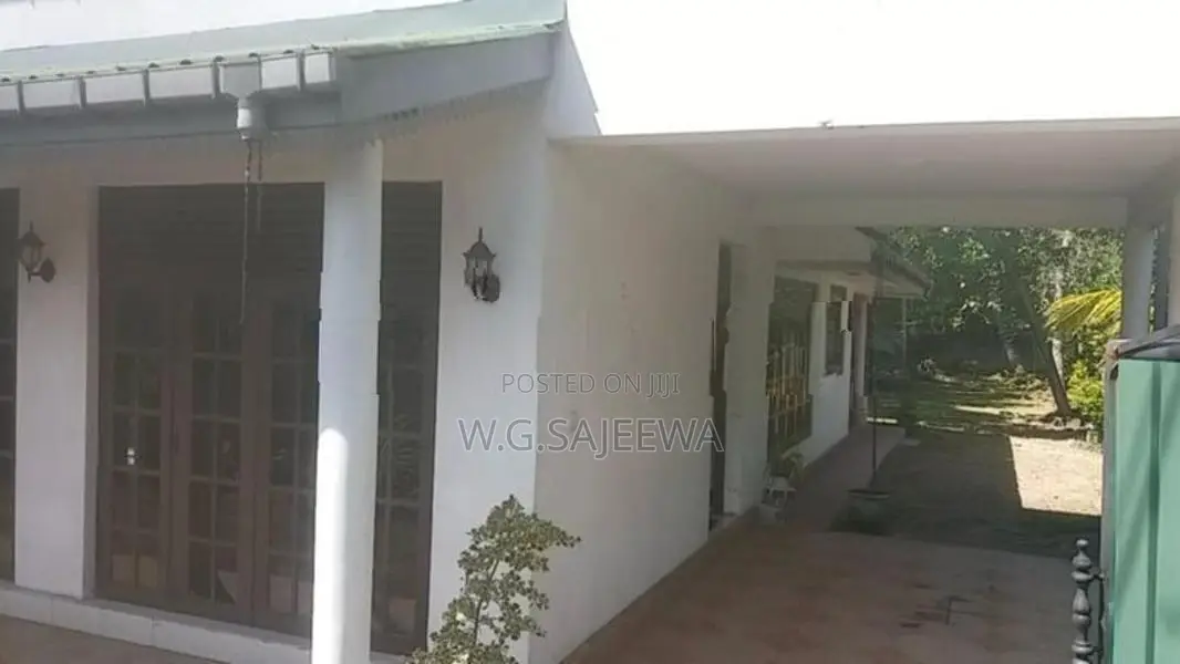 Commercial house rent in Ja Ela (Main road Facing)
