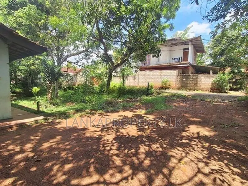 House with 35 Perches Land for Sale in Orutota, Gampaha.