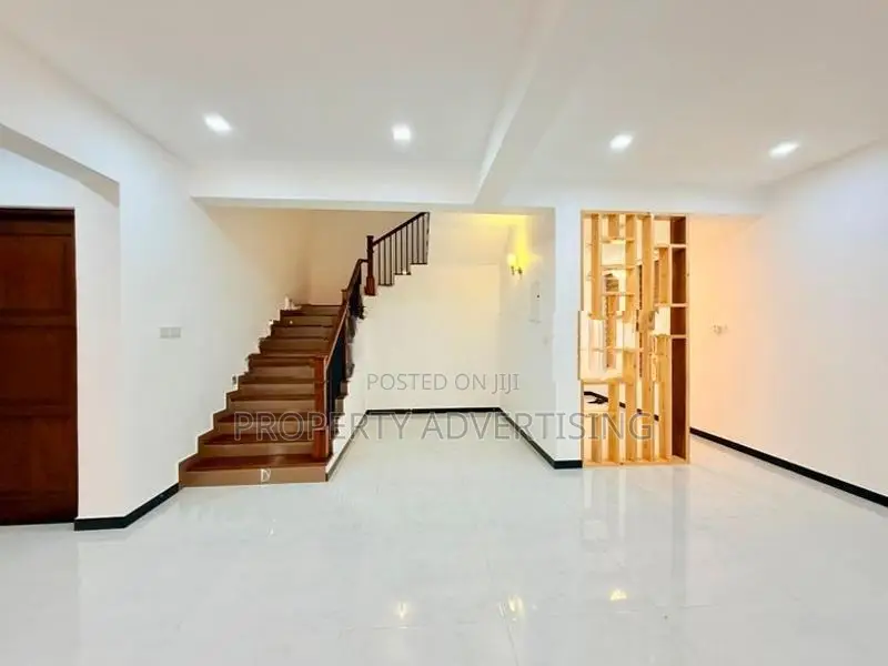 Thalawathugoda 4 BR Brand New Luxury House for Sale