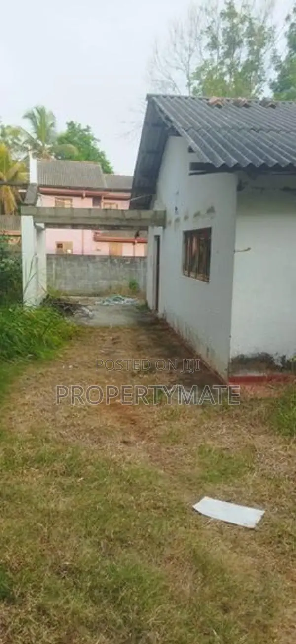 Land for Sale in Anuradhapura with House