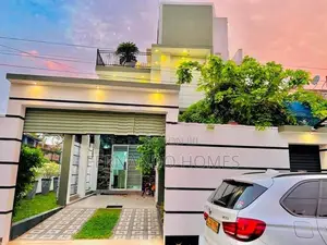 Close To Negombo Town 3 Storied Solar Power With House For Sale