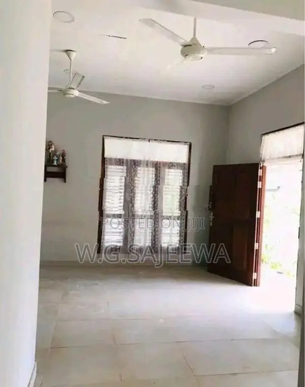 Single complete house sale in Negombo, katana - NK