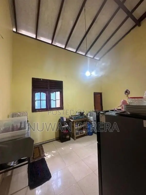 Piliyandala Gadabuwana 21p Land with Two Houses for Sale .