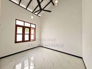 කඩුවෙල, බෝමිරිය ප්‍රදේශයේ අලුත්ම නිවසක් විකිණීමට ඇත. (ID : KADU012S)