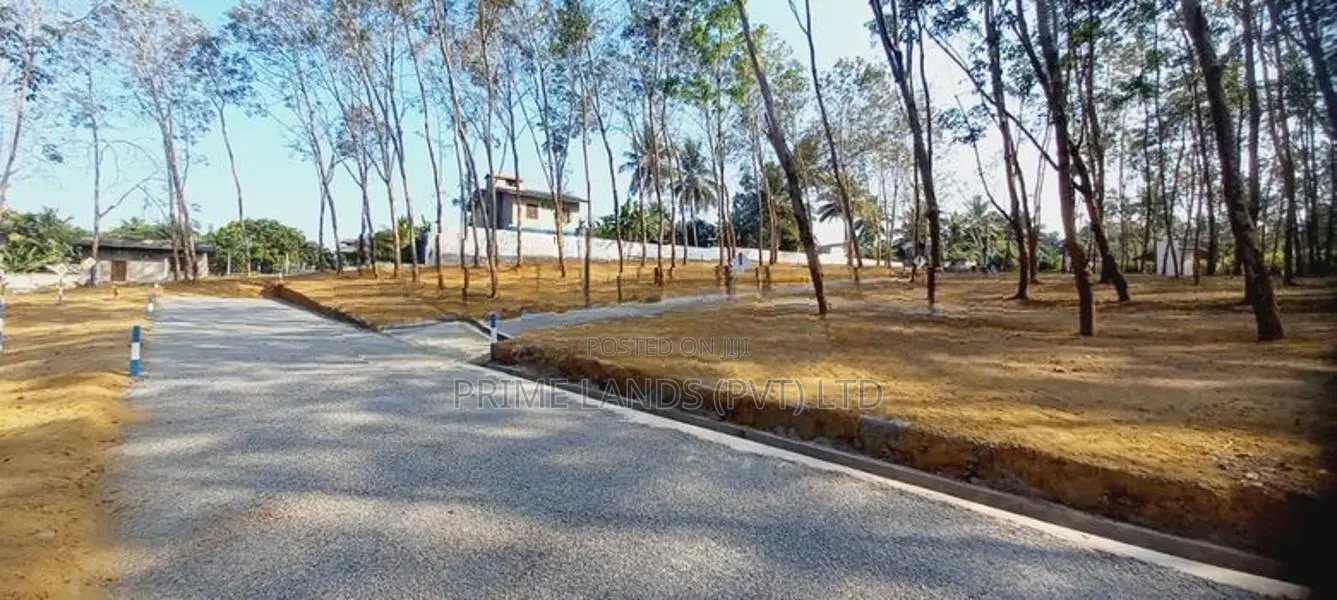 Land For Sale To Malamulla Bus Route