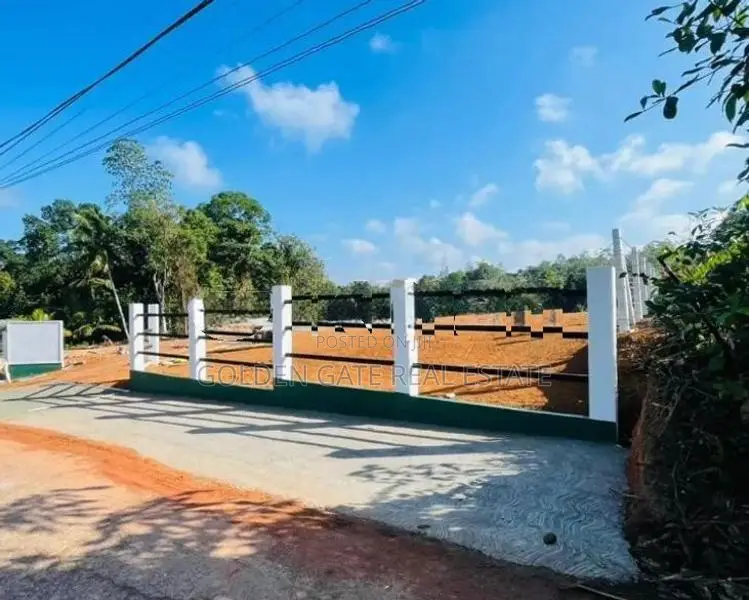Kalagedihena නිස්කලංක පරිසරයකින් 10P ඉඩමක් බස් පාරට 100m