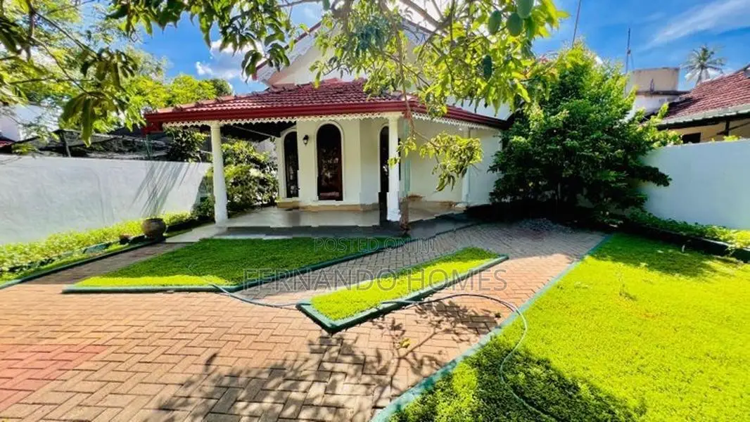 Walking Distance To Main Bus Road Negombo Daluwakotuwa House Sale In