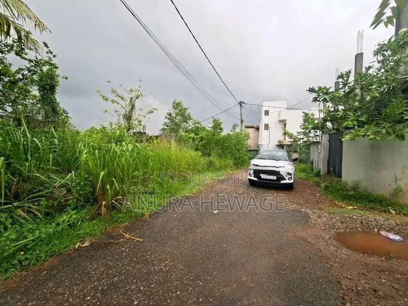 අතුරුගිරිය, ගල්වරුසාව පාරේ පිහිටි ඉඩමක් විකිණීමට ඇත. (ID : ATHU040S)