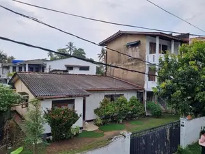MORATUWA : 17.2P PRIME LAND WITH TWO HOUSES FOR SALE