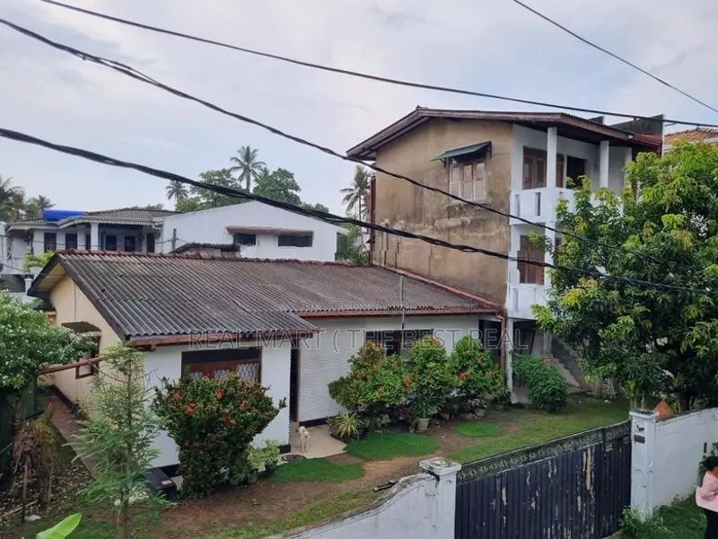 MORATUWA : 17.2P PRIME LAND WITH TWO HOUSES FOR SALE