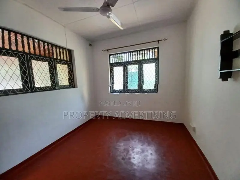 20p house for sale in Maharagama