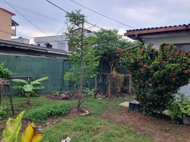 MORATUWA : 17.2P PRIME LAND WITH TWO HOUSES FOR SALE