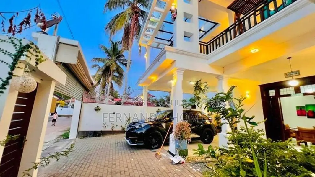 Gated Area Beautiful Box Modern Solar Power AC Luxury House Sale Negom