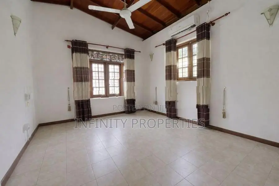 (AF917) 03 Storey House with 6P Sale in Maharagama