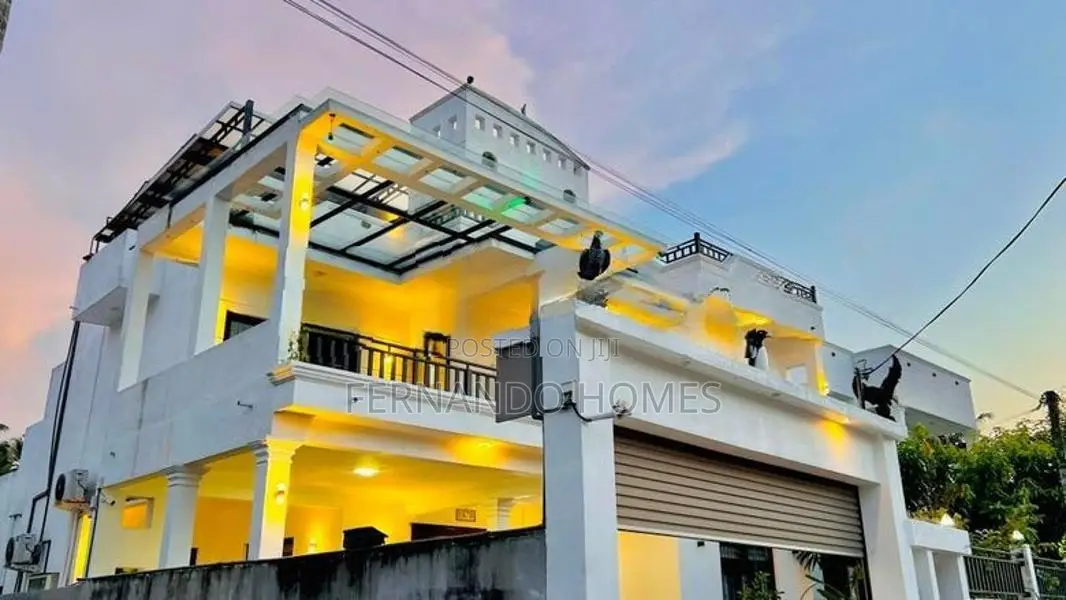 5 Bed Rooms Box Modern Solar Power AC With Luxury House Sale Negombo