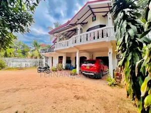 Near Bus Road 21.5 Perches Land Upstairs House For Sale In Negombo