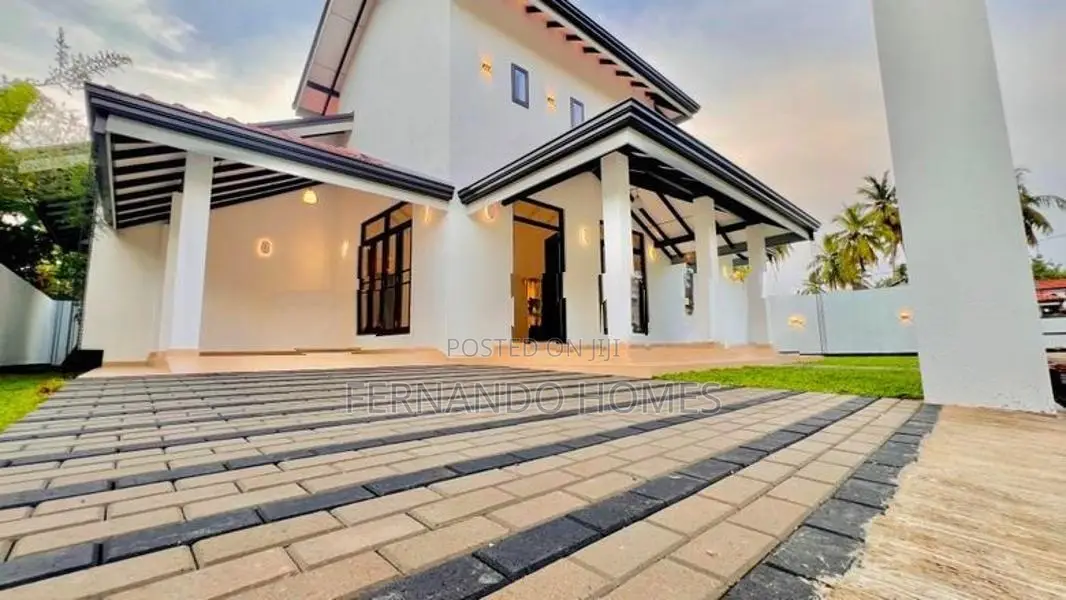 Good Living Landscape Garden Luxury Single Story House Sale In Negombo