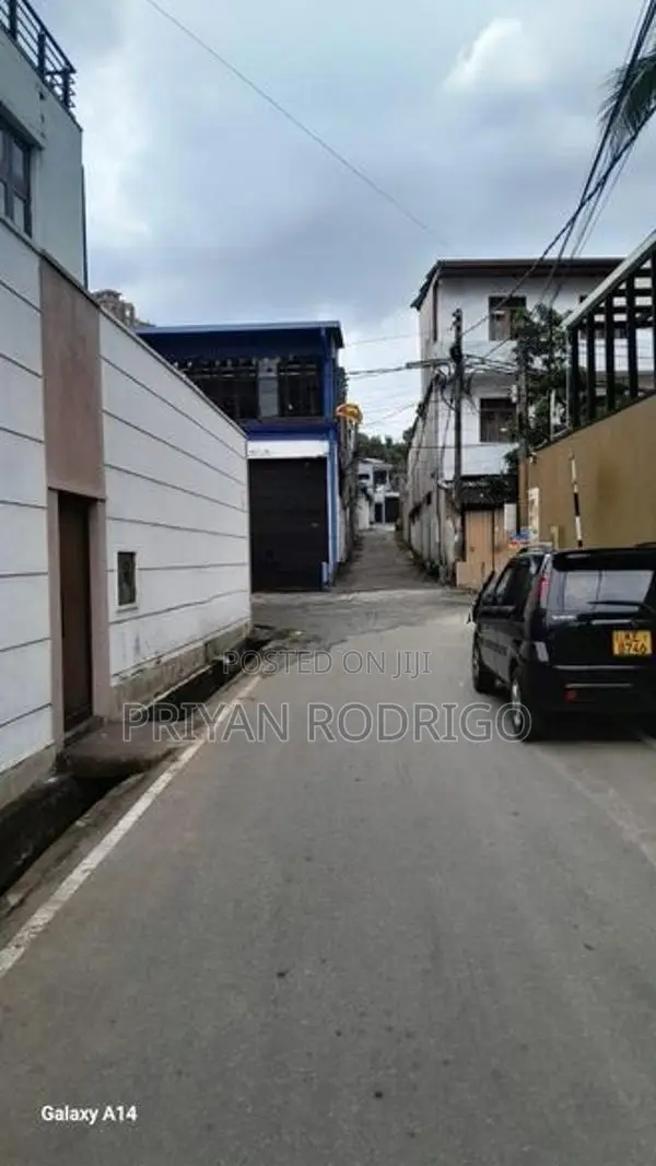 Dehiwala, Quarry Road 15.5 Perches Land with a Liveable House for Sale