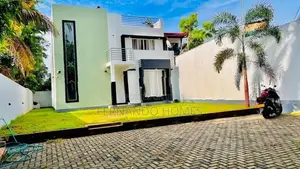 Beautiful Spacious Garden Good Road Access 4 BR House For Sale Negombo