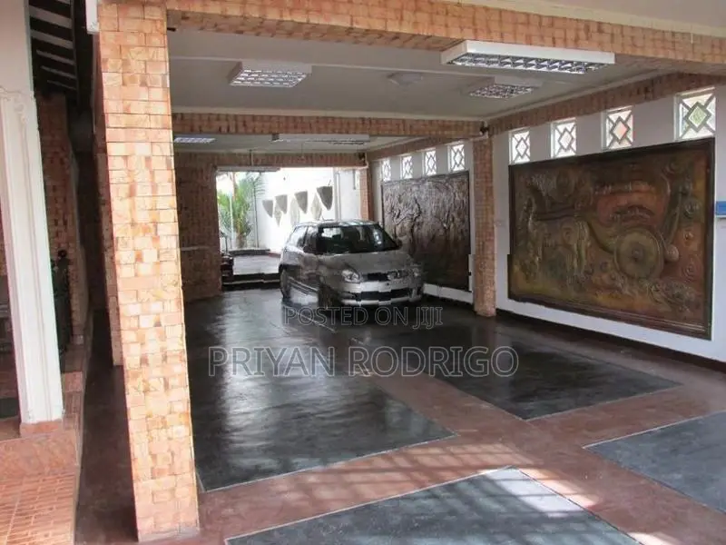 Delkanda - Large 07 Bed Room Luxury House for Sale