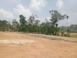 හොරන මහරගම බස් පාරට ලඟින් කිරිවත්තුඩුවෙන් හොඳ ඉඩමක්