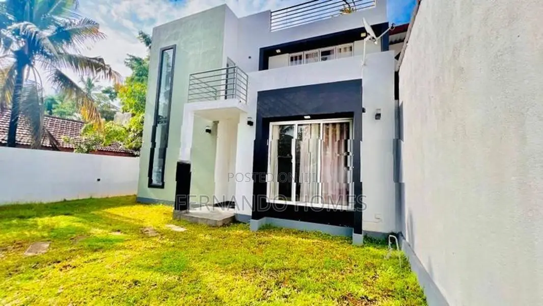 Beautiful Spacious Garden Good Road Access 4 BR House For Sale Negombo