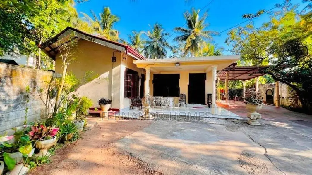Kadirana Valuable 22 Perches Land With House For Sale In Negombo