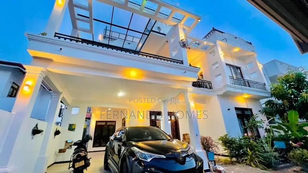 5 Bed Rooms Box Modern Solar Power AC With Luxury House Sale Negombo