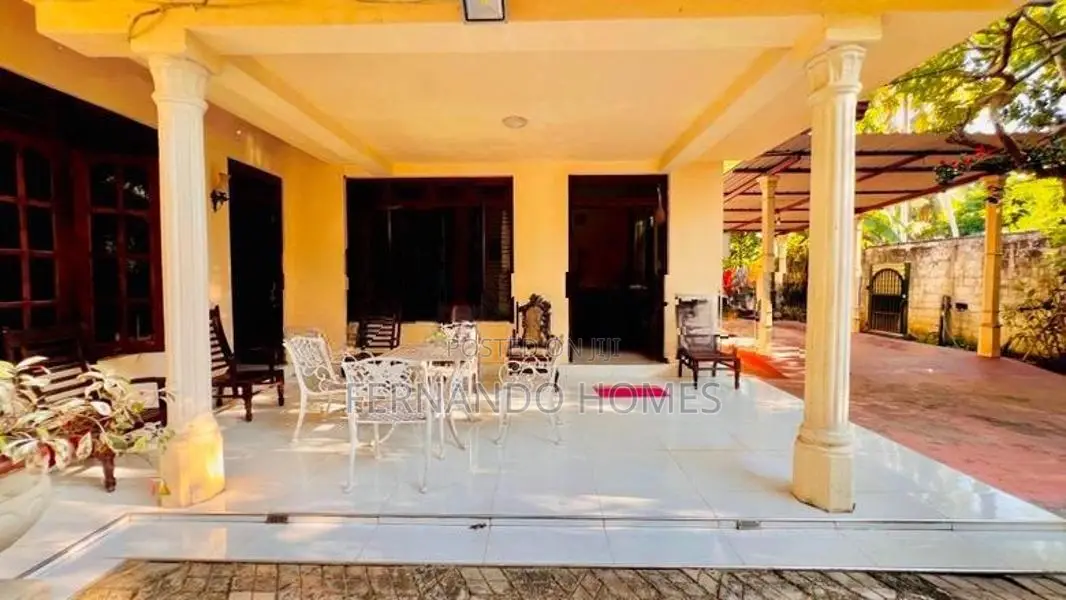 Kadirana Valuable 22 Perches Land With House For Sale In Negombo