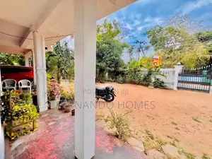 Near Bus Road 21.5 Perches Land Upstairs House For Sale In Negombo