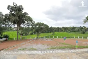 මාතර වෙල් යායකට මුහුණලා ඉඩමක්