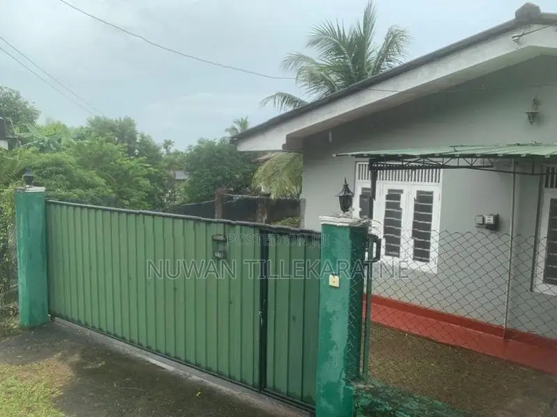 Kesbewa 4 Bed Room House for Sale