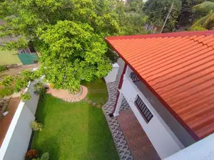 කැස්බෑවෙන් පර්චස් 15 ක සුකෝපබෝගී තෙමහල් නිවසක් විකිනීමට