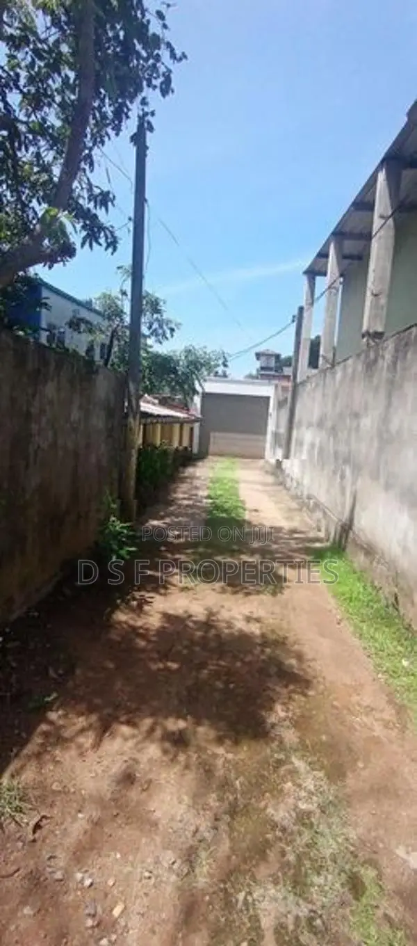 A 5.73 PERCHES LAND WITH OLD HOUSE IN KATUBADDA ROAD