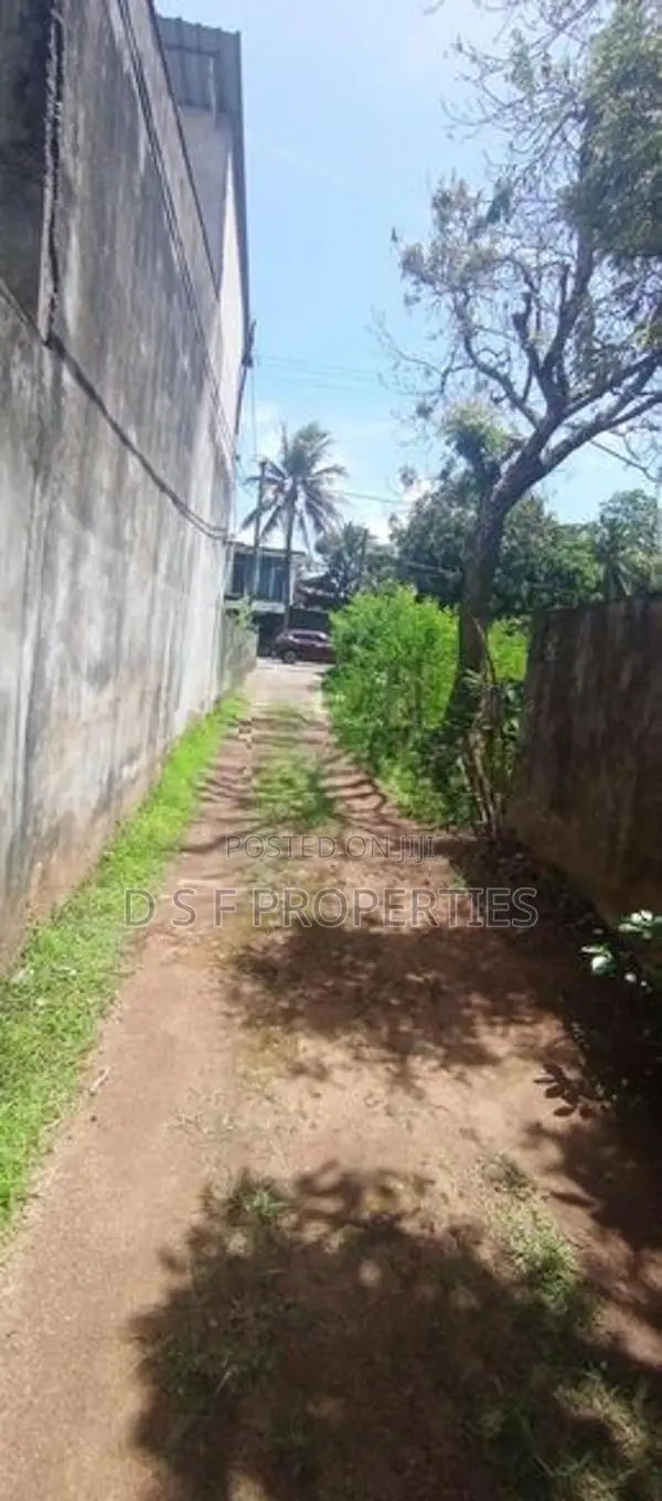 A 5.73 PERCHES LAND WITH OLD HOUSE IN KATUBADDA ROAD