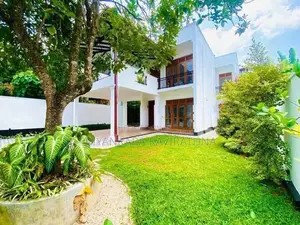 කැස්බෑවෙන් පර්චස් 15 ක සුකෝපබෝගී තෙමහල් නිවසක් විකිනීමට