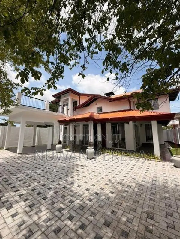 Piliyandala 14p Brand New Luxurious House for Sale .