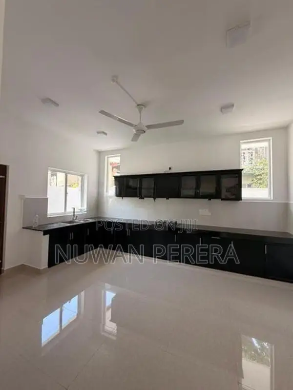 Piliyandala 14p Brand New Luxurious House for Sale .