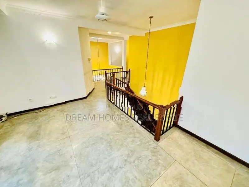 Luxury 5BR Family Home in Pangiriwatte Mw, Mirihana Nugegoda
