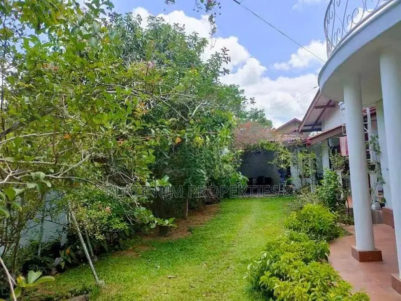 17.75 Perch 6 Br House with Land for Sale in Kottawa Mount Lavinia Roa