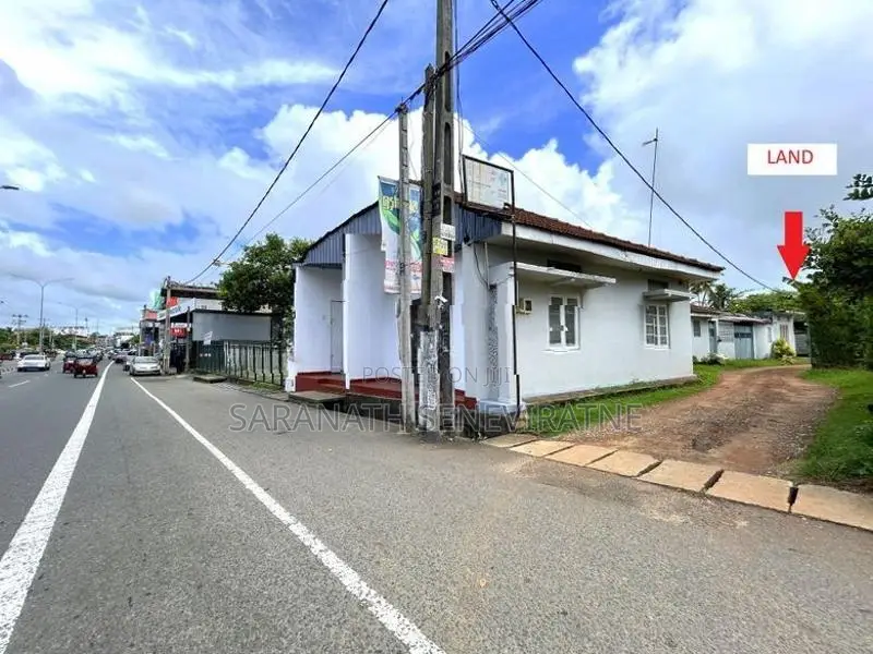 Land in Boralesgamuwa Town - 50 m to 120 Colombo Horana Main Rd