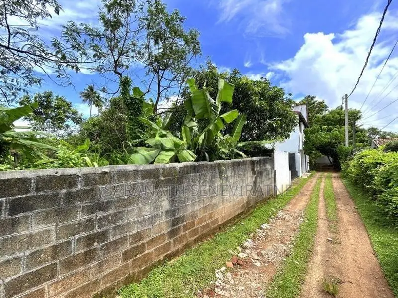 Land in Boralesgamuwa Town - 50 m to 120 Colombo Horana Main Rd
