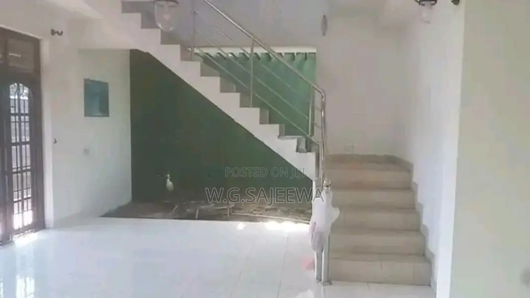 Commercial house rent in Ja Ela - Main road facing
