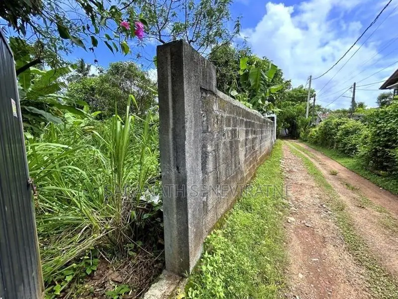Land in Boralesgamuwa Town - 50 m to 120 Colombo Horana Main Rd