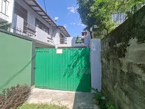 04 B/r Upstairs House Moratuwa