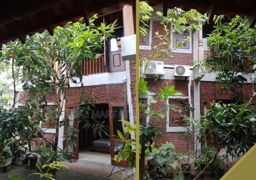 Athurugiriya : 5 AC BR (11.5P) 3-Storey Modern Architect House for Sal