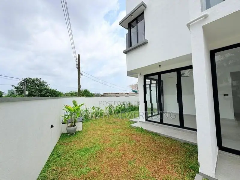 Battaramulla Thalahena 5 BR Luxury House For Sale